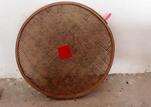 新娘|新娘上下婚车时该拿米筛还是黑伞！有哪些寓意讲究？你知道多少？