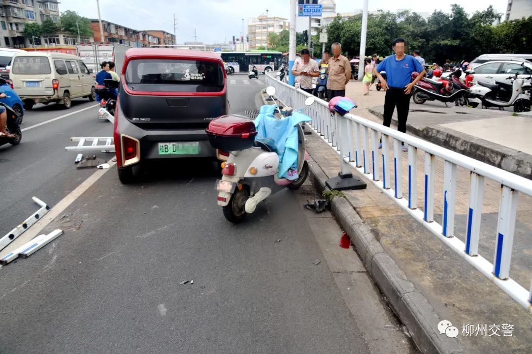  小型新能源|柳州67岁老人驾驶小E突然失控，一路冲撞！其称“车辆停不下来”