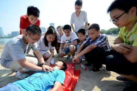  溺水|烈日炎炎水消暑 云端教学防溺水