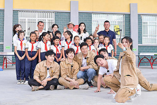  综艺|《极限挑战宝藏行》开播，杨超越综艺感十足，生日与成团时长相同