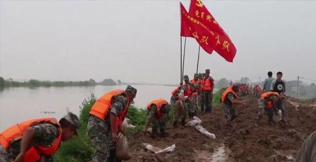 战友|排长冒小驰脱离危险 战友祝福25岁生日