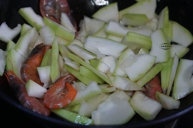  倒入|8月，吃鱼吃肉不如吃这菜，一块一斤，鲜美滋补，整个秋天都精神