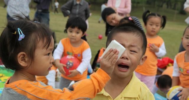 孩子|第一天去幼儿园很淡定的孩子，主要来自于这3种家庭，你家是吗？