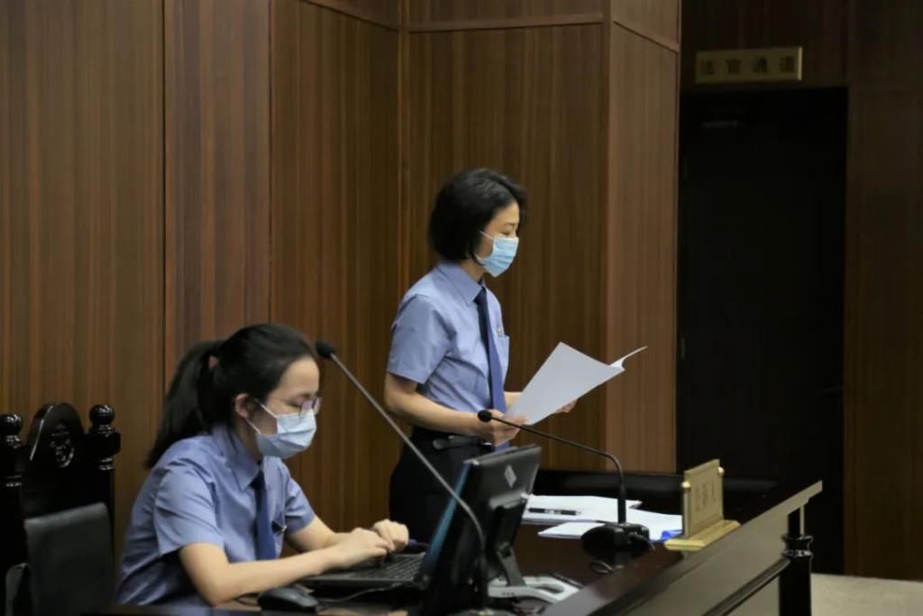  男子|【判了】醉酒男子大闹公交车，拉扯司机被判刑！现场太惊险...