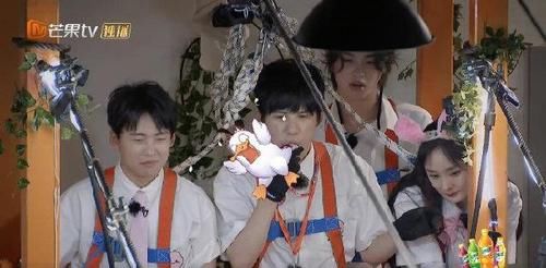 高空|《密室大逃脱》邓伦臂力惊人第一个过高空吊桥,黄明昊再开挂解题