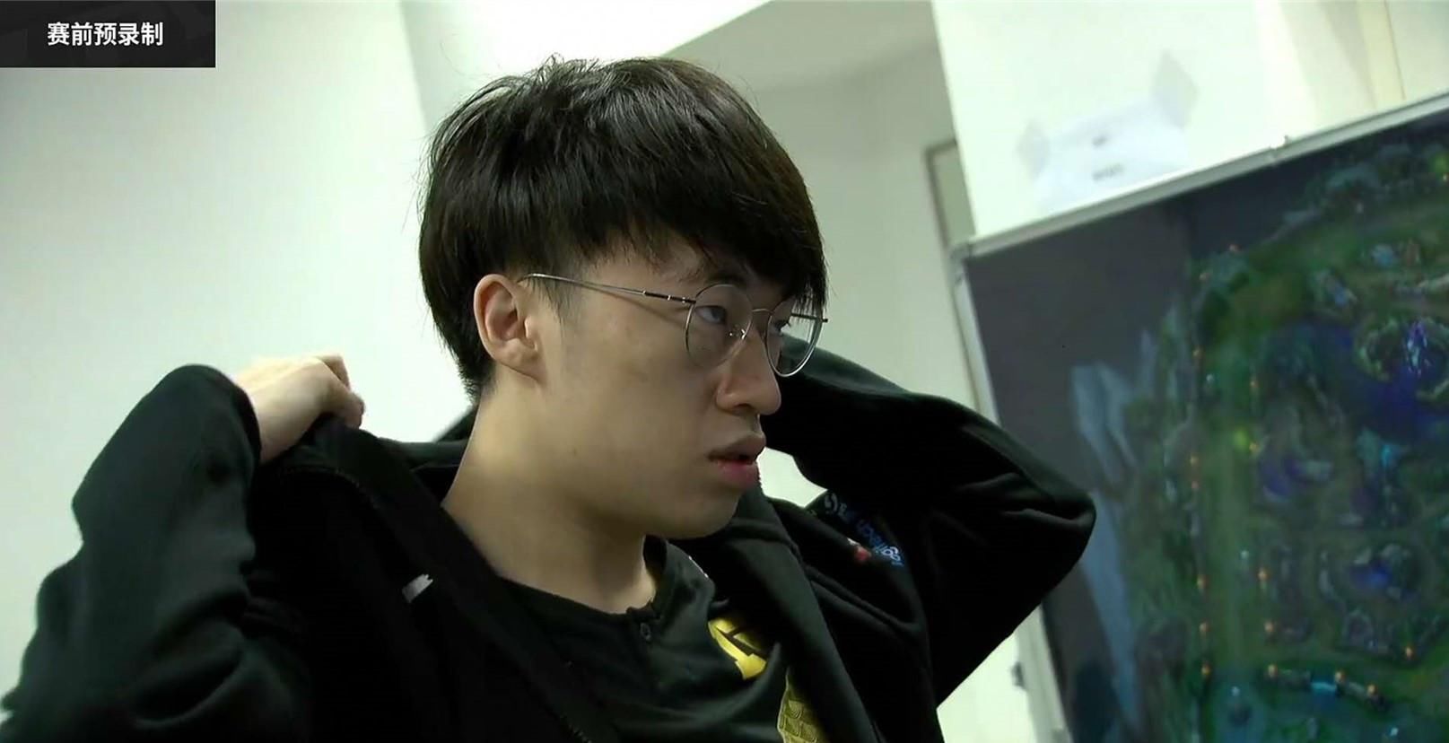  挽救|RNG四保一挽救小虎“退役之战”，香锅泪目：小虎不怂排LPL中单前三