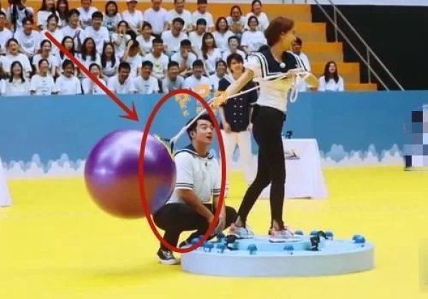 CP|baby甩大球防止别人抢酸奶,郑恺却故意在脚边不动,周五CP回来了