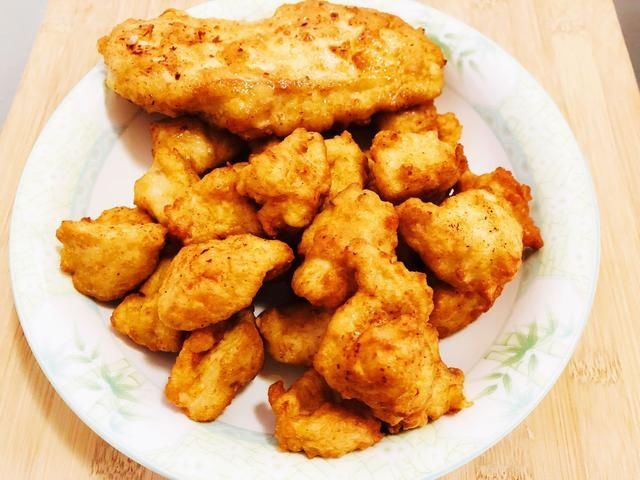  酥脆|炸鸡块怎么腌制？自己在家做出外皮酥脆，鸡肉鲜嫩不腥的蒜香鸡块