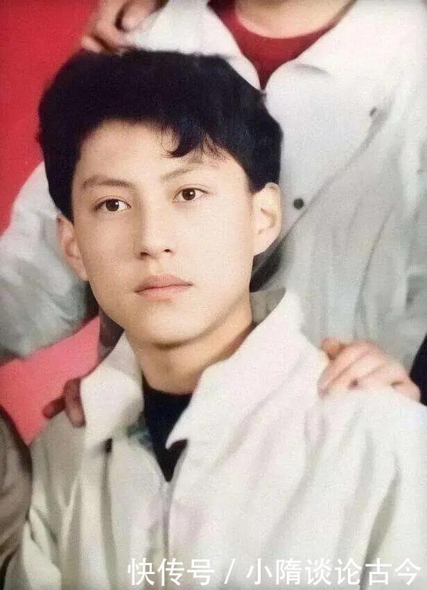 江珊|靳东:两次爱上离婚女,不顾家人反对娶了二婚女,如今很幸福!