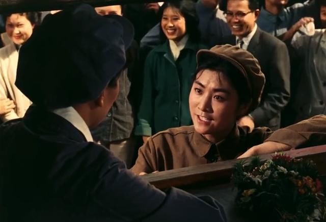  舞台姐妹|谢晋、《小花》导演张铮均用她出演主要角色，今80岁仍活跃影坛