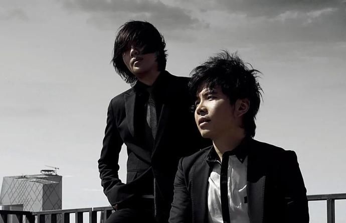  油腻|40岁就不能歌唱青春了吗？说水木年华油腻？你根本没那个资格！