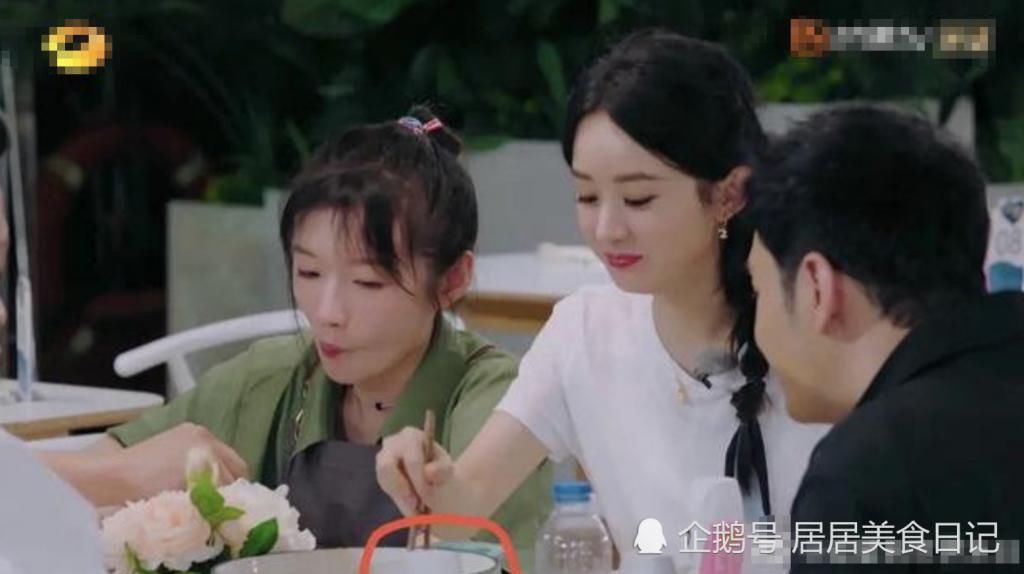  赵丽颖|《中餐厅》赵丽颖扒拉菜被骂后，节目被逼到整改？网友：凭什么！