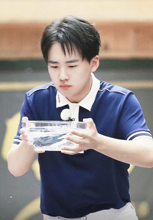  蔡徐坤|蔡徐坤热度飙升，《奔跑吧》表现出色，新歌《情人》大火热度不减