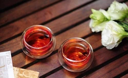  改掉|肝脏不好的人，“脸上”有4种表现！5件“伤肝”的习惯要改掉