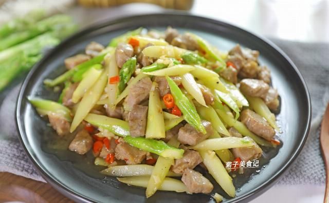  夏天|教你做芦笋炒牛排肉，好吃下饭的家常菜，新手一学就会，适合夏天