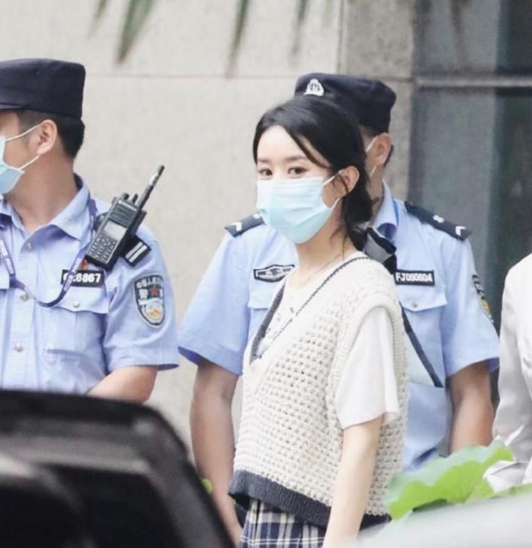 丽颖和王俊|王俊凯公开“怼”赵丽颖粉丝,得知真实原因后,网友:小凯怼得好