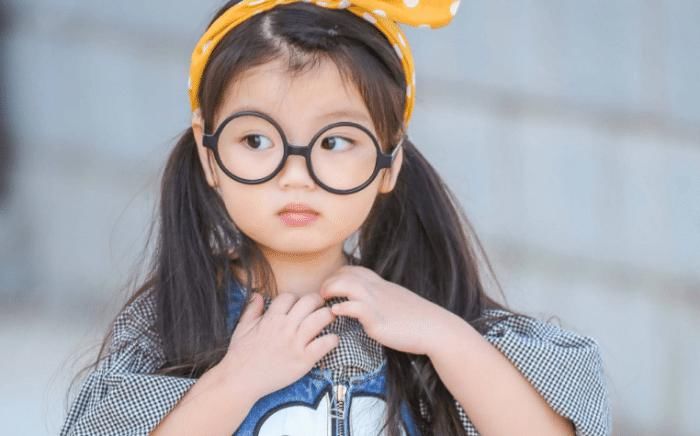 弟弟|曾直言“为弟弟赚奶粉钱”的阿拉蕾,“变脸式”长大,“打脸”多少网友?