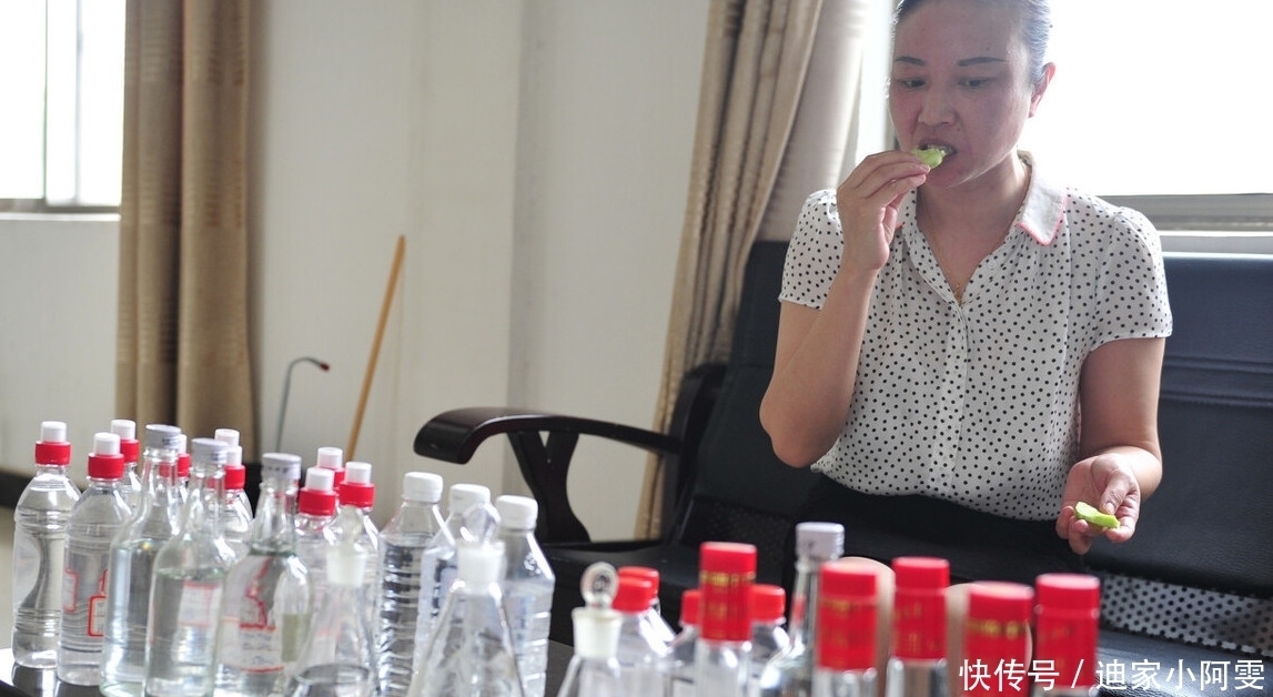 辨别|买白酒,如何分辨是粮食酒还是酒精勾兑酒?学会这几招,轻松辨别