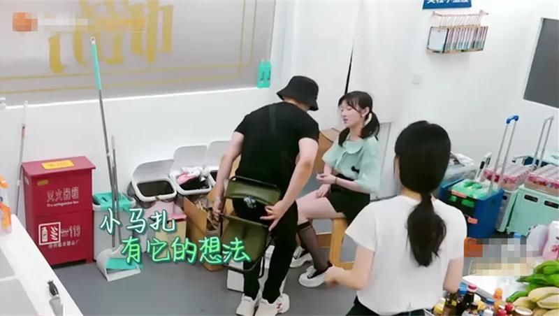  脱妆|中餐厅4：黄晓明状况百出，搬行李累到脱妆，素颜状态差点认不出