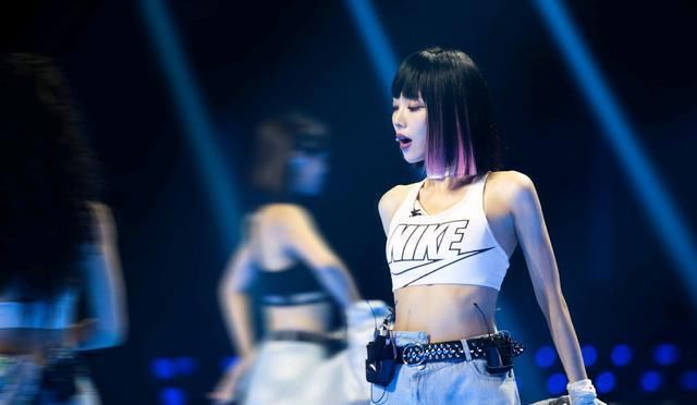  看清|《乘风破浪的姐姐》王霏霏成“团宠”的背后，却教会我们看清现实