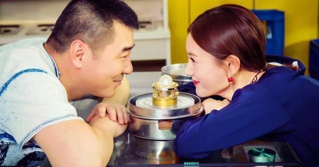 油腻|油腻与爹味并存，架人设“漂白”，这样的中年男子需要成团吗