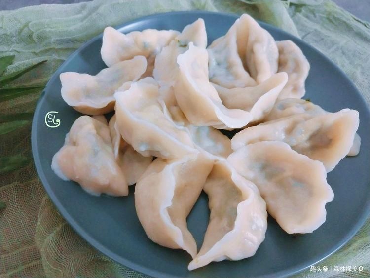 大锅|秋季饺子的做法，鲜香味美，10块钱做一大锅，比肉馅的还营养