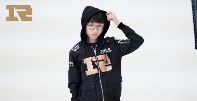  小虎|香锅解说RNG打LGD，气得开骂小龙堡和New：小虎不怂排LPL前三