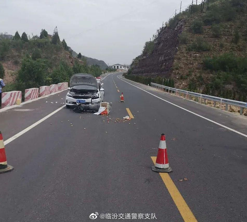  身亡|有点冤！309国道一摩托与小车相撞！摩托车乘坐人身亡！！