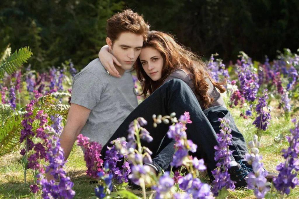  信条|《信条》来了！从暮光男到新蝙蝠侠，34岁罗伯特·帕丁森能翻身吗