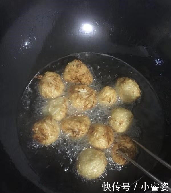 酥脆|炸丸子不酥脆?和面加料有1步最关键,炸出来丸子更香脆