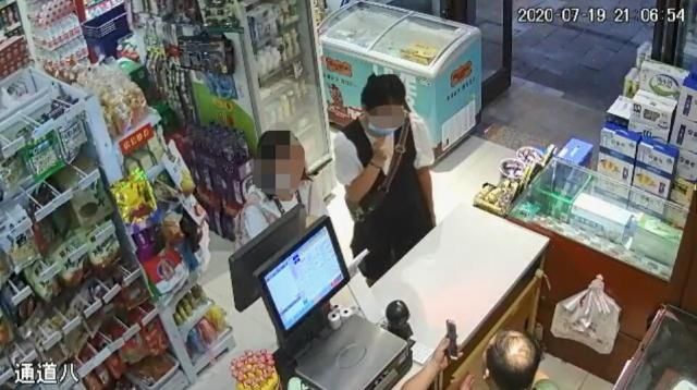  小姐姐说|13岁女孩第一次独自回家，被人骗一大笔钱！可父母和警察却说：你做的没错