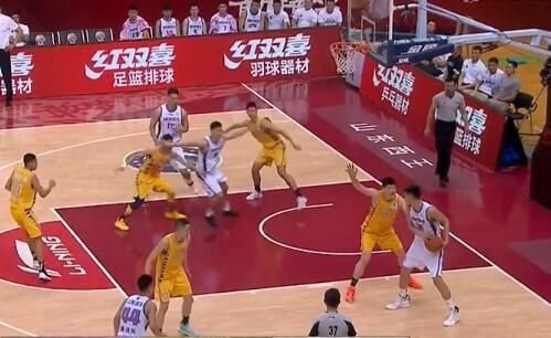  陶汉林|11分6篮板6盖帽！朱荣振终于硬了起来，巩晓彬的一句话意味深长