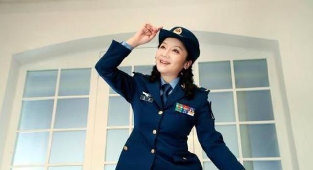  丈夫|《红海行动》的制片人，退居幕后捧红丈夫，却换来一纸离婚书