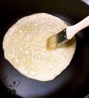  把面|烙饼时，怎么出层次？面点师傅教你正确做法，烙饼香软可口又多层