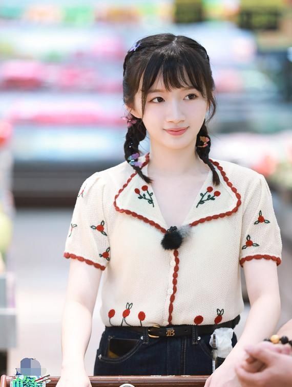  救场|赵丽颖英语不好让黄晓明点菜，李浩菲堪称教科书式救场