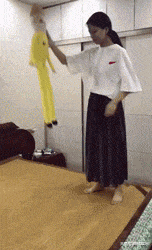 GIF|搞笑GIF：你们三再看啥玩意