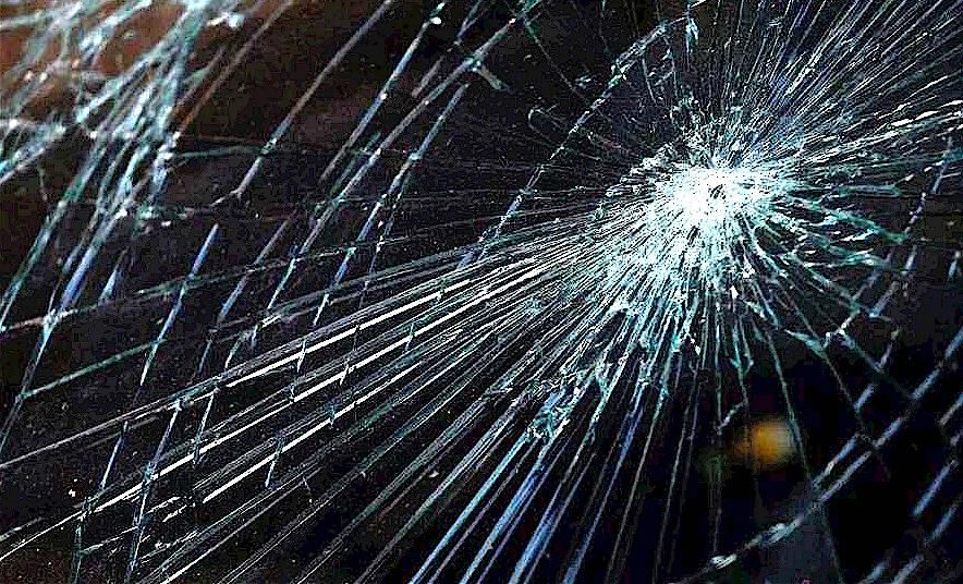  原因|女司机也没乱停车，7天被人砸了8次，砸车原因让人无语