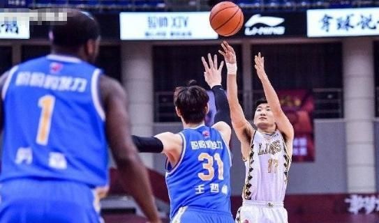  李京龙|李京龙坑爹，孙铭徽空砍45分，福建三剑客合砍95分爆冷击败广厦