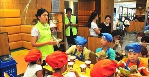 家长|“吃你个鸡腿怎么了?”男童强要邻座鸡腿,女生霸气回怼让人解气