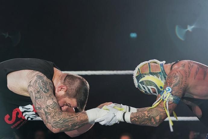  不放|凯文欧文斯三番四次想回到NXT中,为何文斯麦克曼就是不放人?