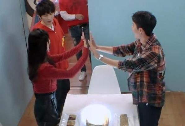 直呼|赵丽颖节目花絮曝光,歪头比心超甜美,网友直呼姐姐“鲨”我