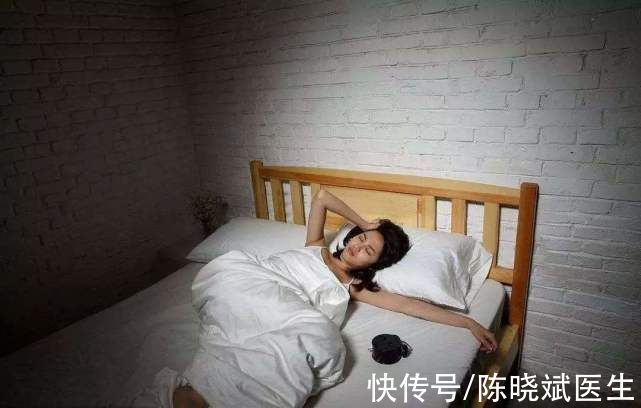 晚上的“这个”习惯，会很容易加速癌症和猝死！三个建议做好调整2023