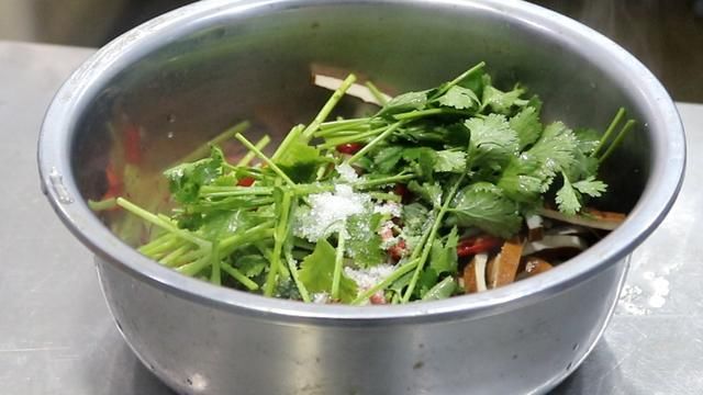  大厨|为什么你做的凉菜不入味？大厨教你一招，爽口滑嫩，夏天吃刚刚好