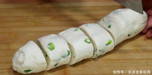  葱油饼|早餐别老一套了，教你懒人做法，比油条还香，随吃随取，收藏了