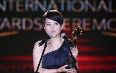  女演员|曾8次获影后却无戏可拍，倪萍说她是“最牛女演员”，没有之一