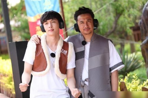  师徒|黄磊不知道张艺兴的歌被骂，师徒情并不假，有两点值得思考