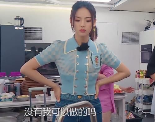  劳动力|杨超越当劳动力，谁注意她端碗前的一个小细节，被“骂”都是活该