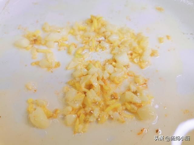  蛋黄|金沙扇贝丁这样做，操作简单，口感鲜香，上桌就被抢光