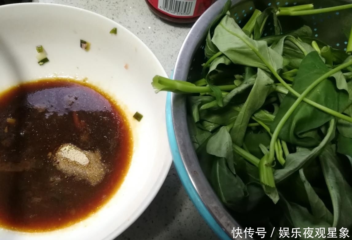 得来|扯出来的裤带面,筋道又滑溜,加两个油面筋塞肉,鲜得来停不下筷