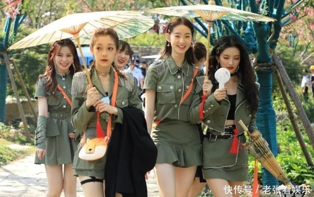 张艺凡|穿短裙蹲地不方便硬糖少女做示范,张艺凡失望,郑乃馨看懵导演